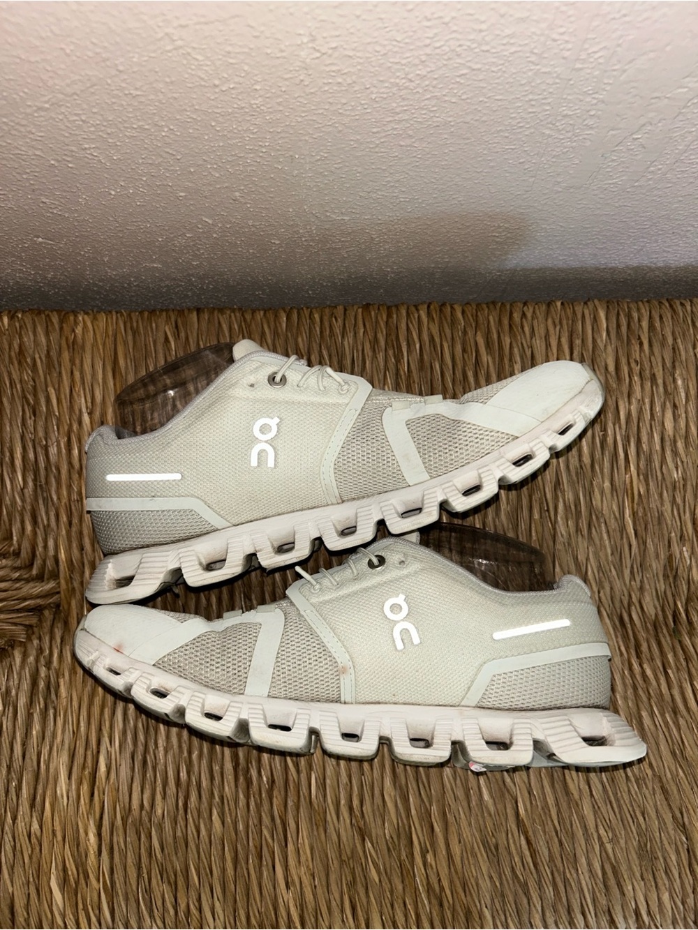 On Cloud 5 women’s size 8  White Breathable Mesh Running Shoes 5998376-101 - Picture 5 of 8
